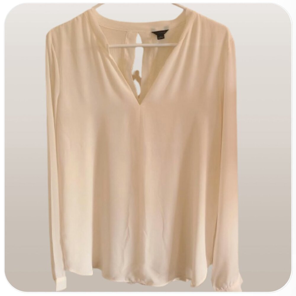 Ann Taylor Cream Rayon Blend “Suit Blouse” Size M keyhole Back Detail